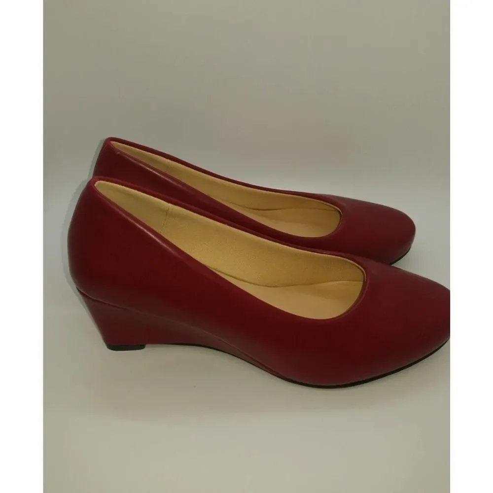 Clarks Women's Red Round-Toe Flats - Picture 2 of 5